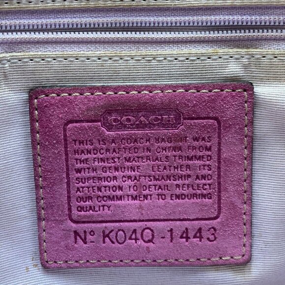 GUC Coach Signature Canvas Shoulder Bag - Picture 8 of 16